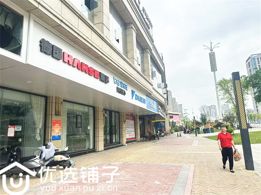 西外金龙大道129平三开间空铺转让(可分转)