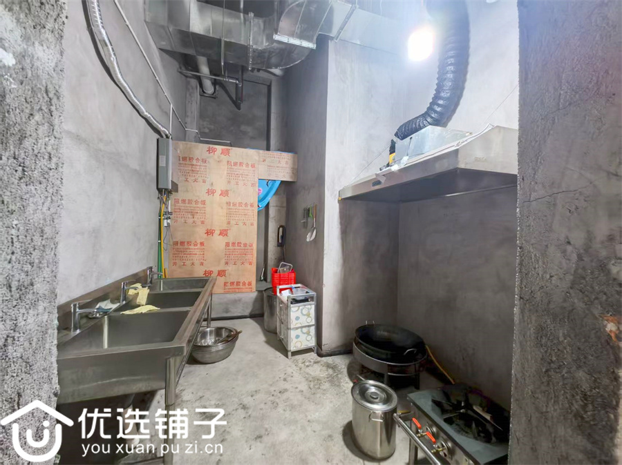 西外四季花城35㎡门市1万低价转让(三通)