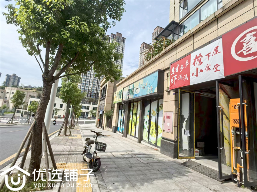 西外四季花城35㎡门市1万低价转让(三通)