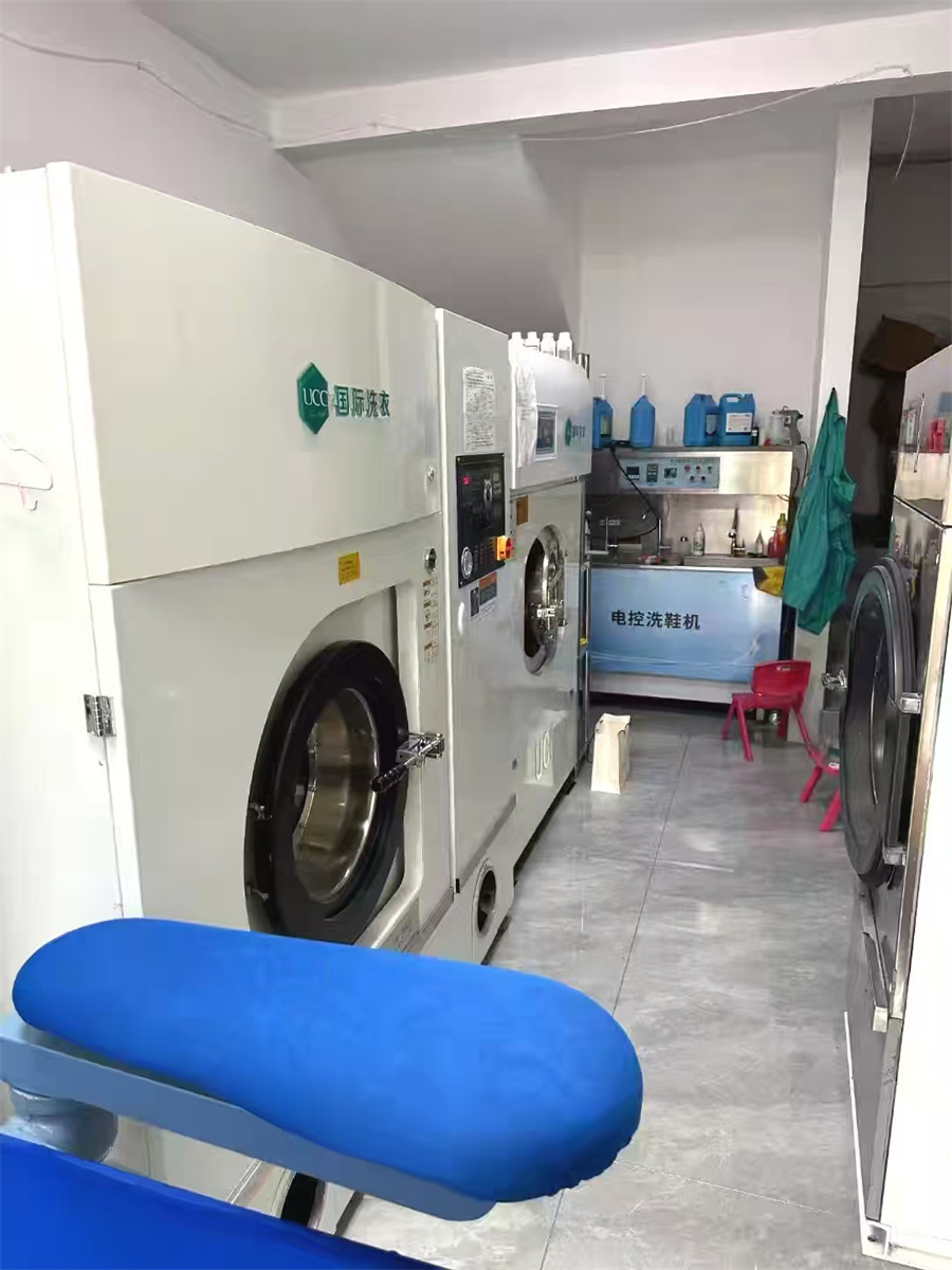 西外邦泰40平干洗店转让(带夹层)