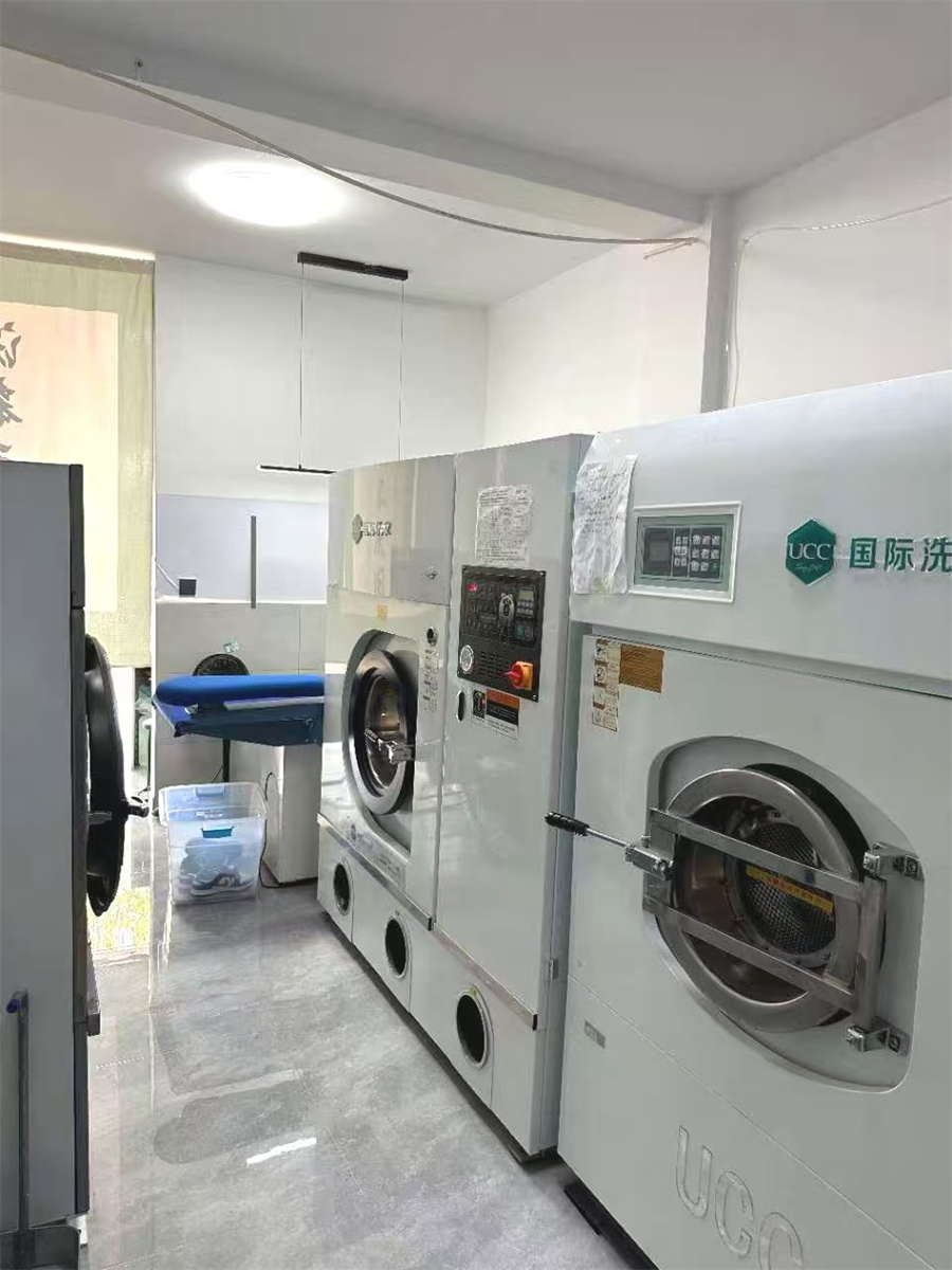 西外邦泰40平干洗店转让(带夹层)