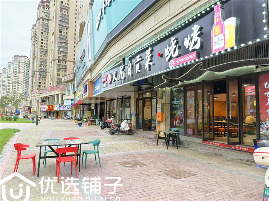 西外金龙大道190平双开间餐饮店转让(通气可外摆)