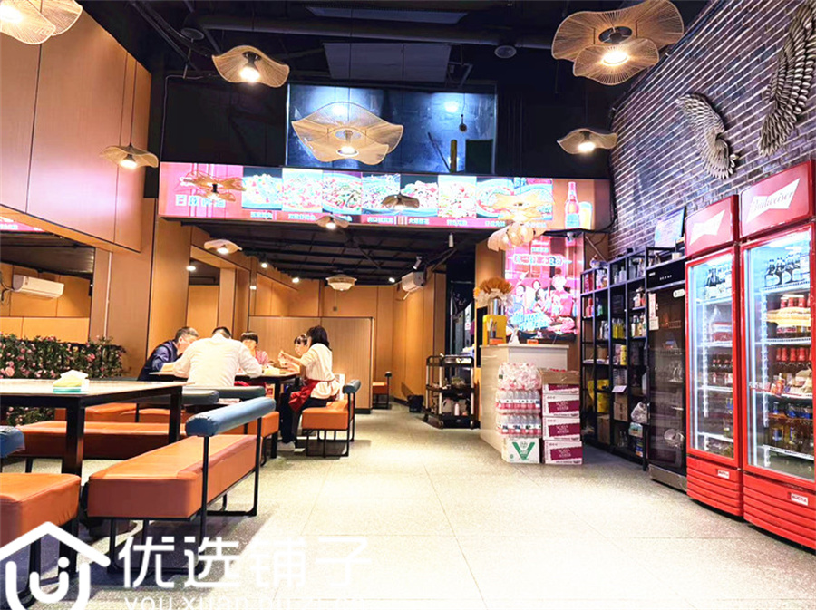 西外金龙大道190平双开间餐饮店转让(通气可外摆)