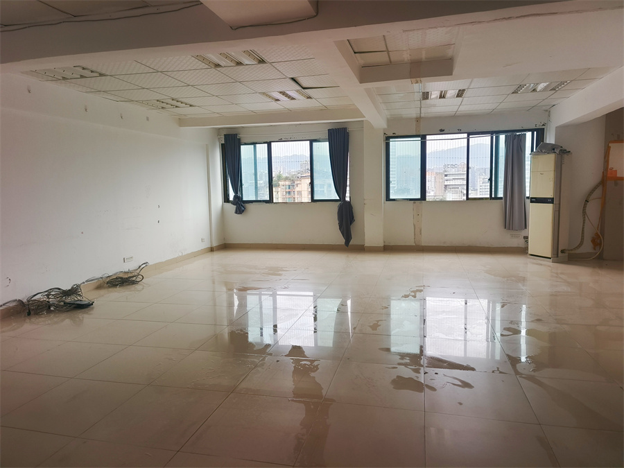 市内中心广场110㎡办公室出租