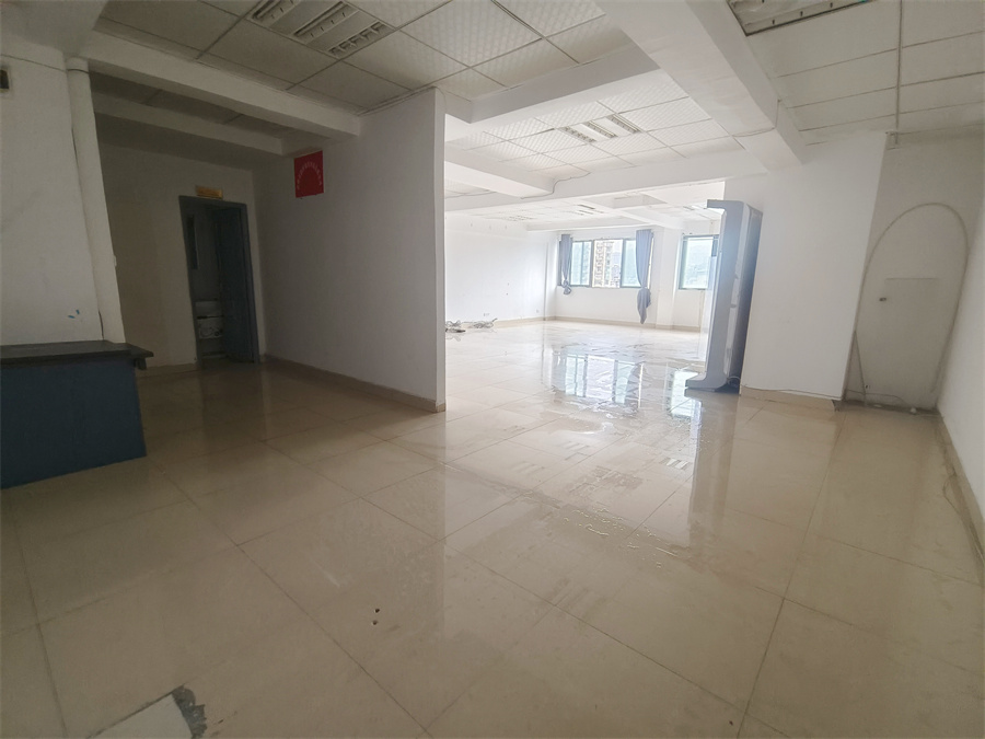 市内中心广场110㎡办公室出租