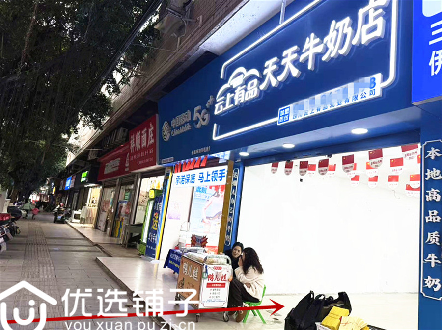 南外万达路十字路口旁55平旺铺出租(带夹层)