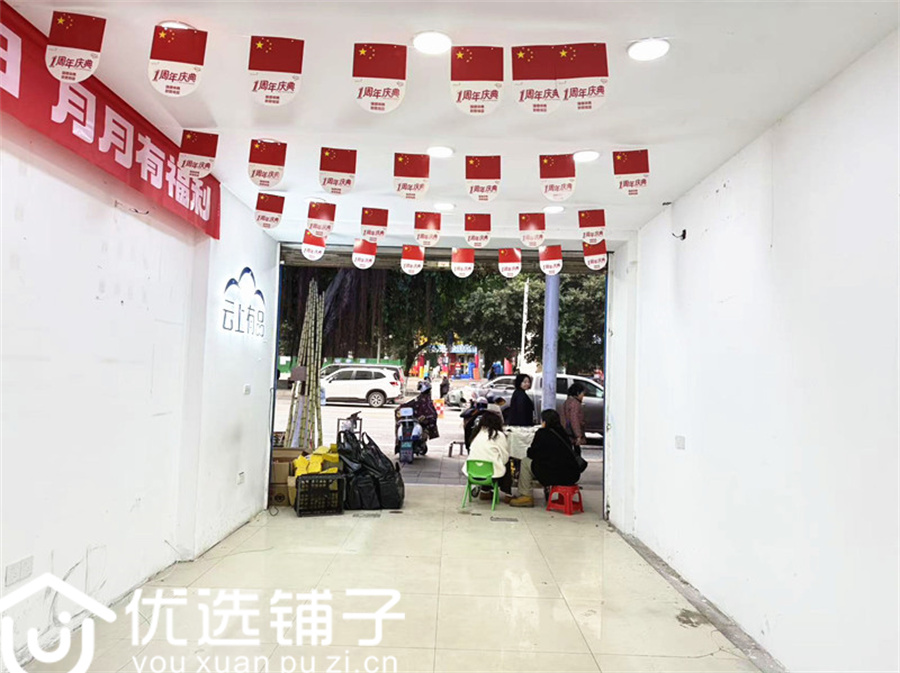 南外万达路十字路口旁55平旺铺出租(带夹层)