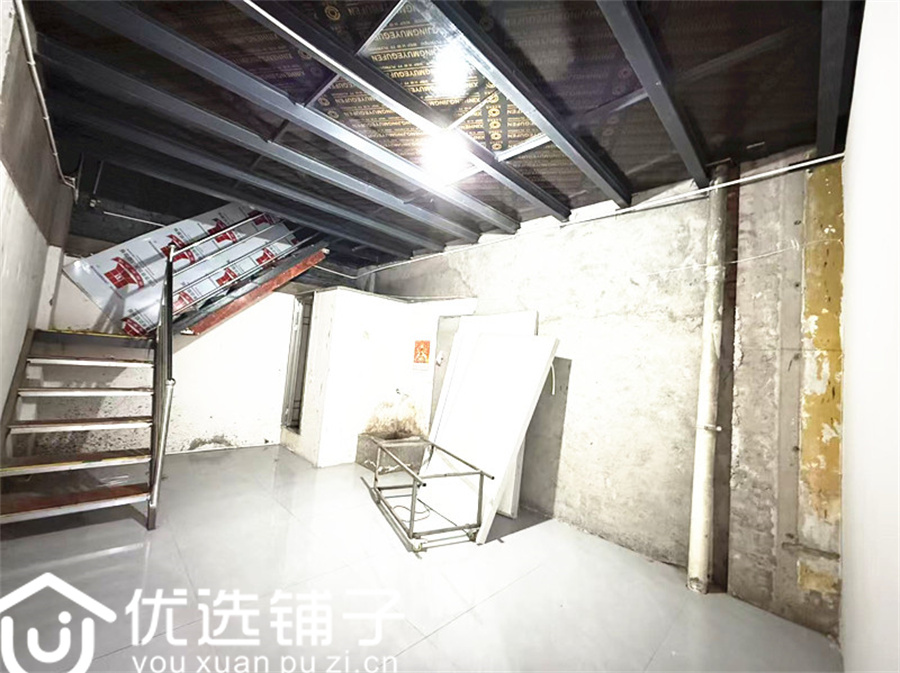 南外万达路十字路口旁55平旺铺出租(带夹层)