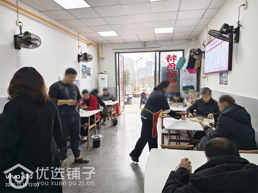 经开区春风屿湖52平餐馆低价急转(可外摆)