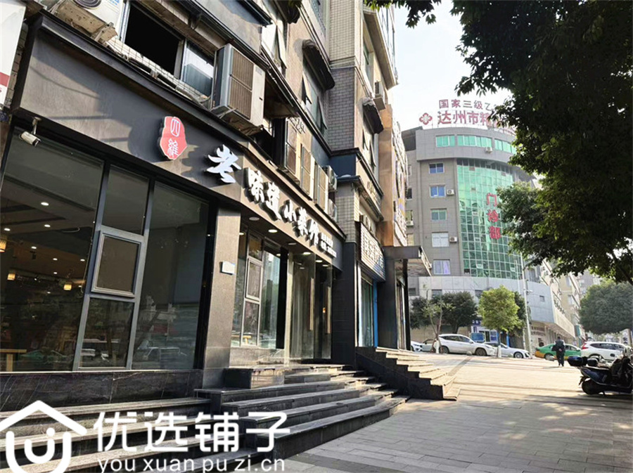 南外达三中对面200平三开间转角餐饮店转让