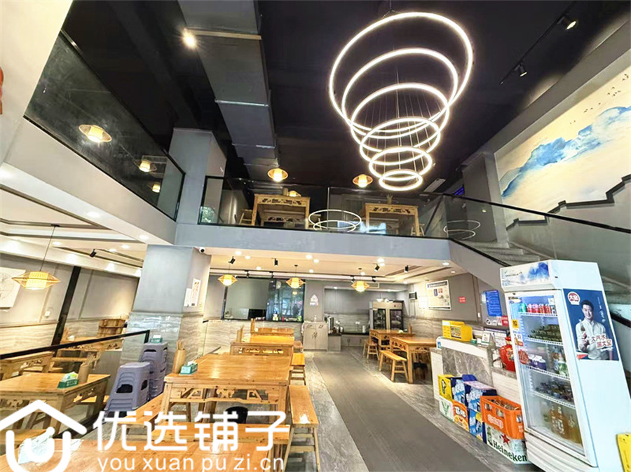 南外达三中对面200平三开间转角餐饮店转让