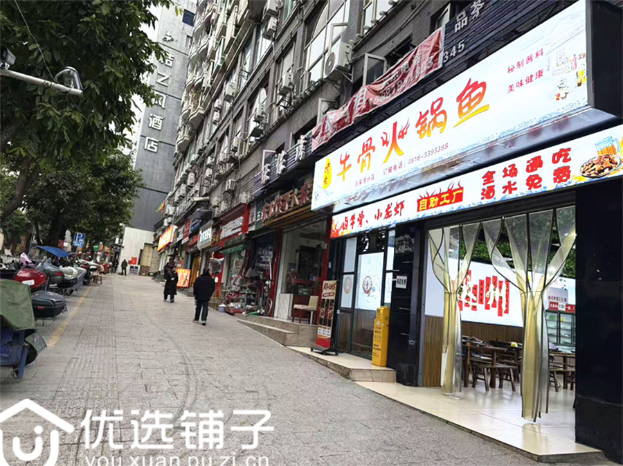 市内张家湾110平双开间鱼火锅店转让(水电气三通)