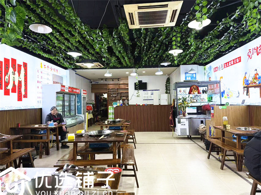 市内张家湾110平双开间鱼火锅店转让(水电气三通)