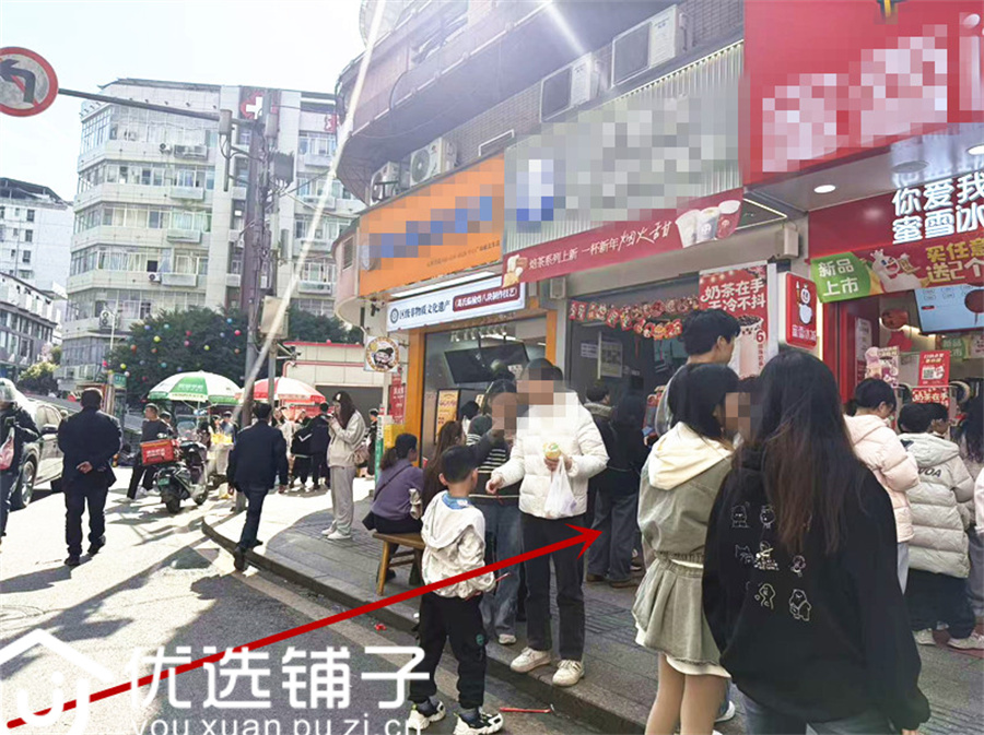 市内中心广场夜市口26平旺铺出租或转让(带夹层)