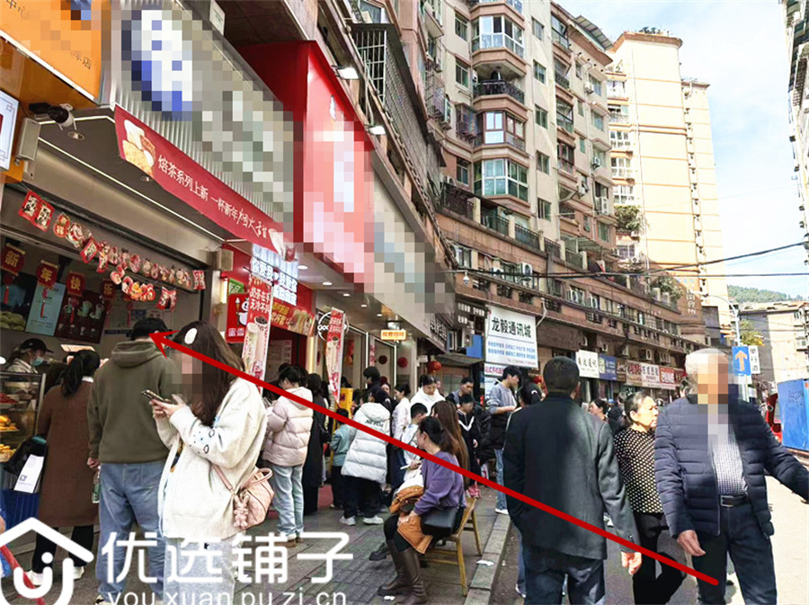 市内中心广场夜市口26平旺铺出租或转让(带夹层)