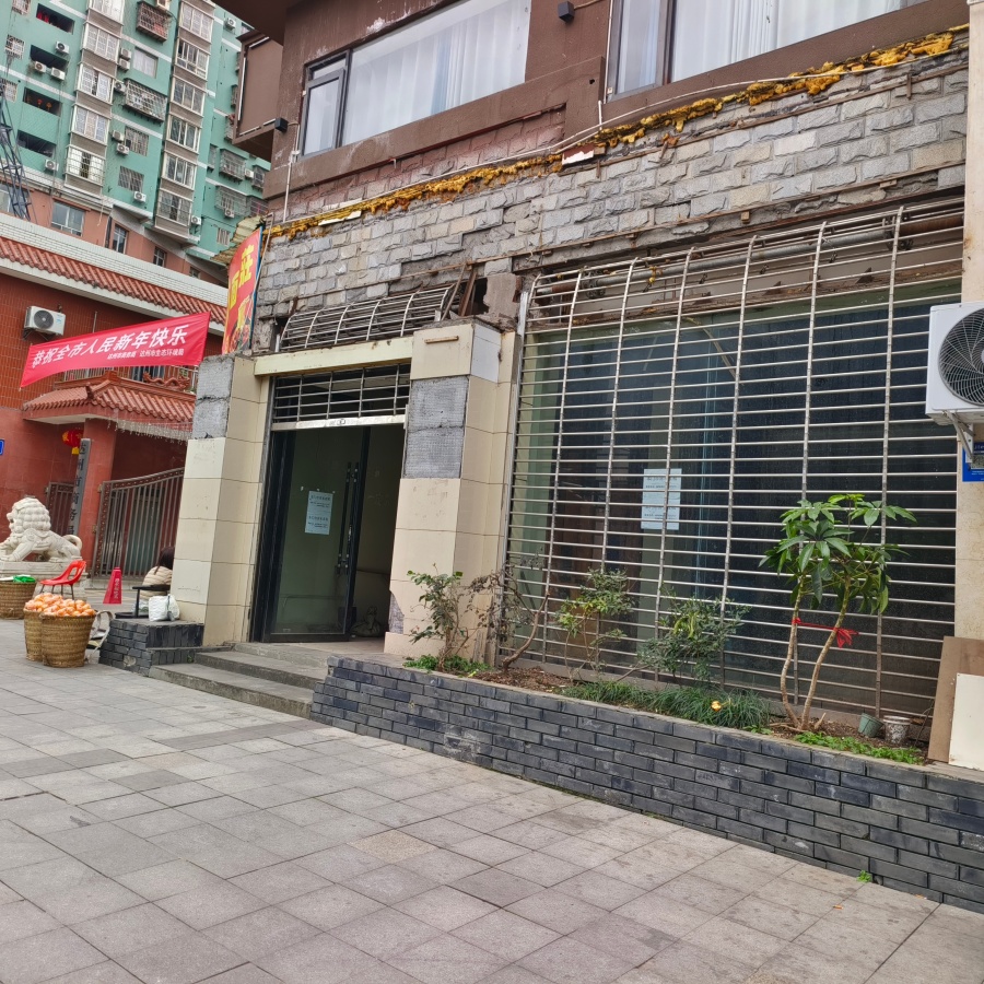 南外仙鹤路80㎡商铺出租(带200左右库房)