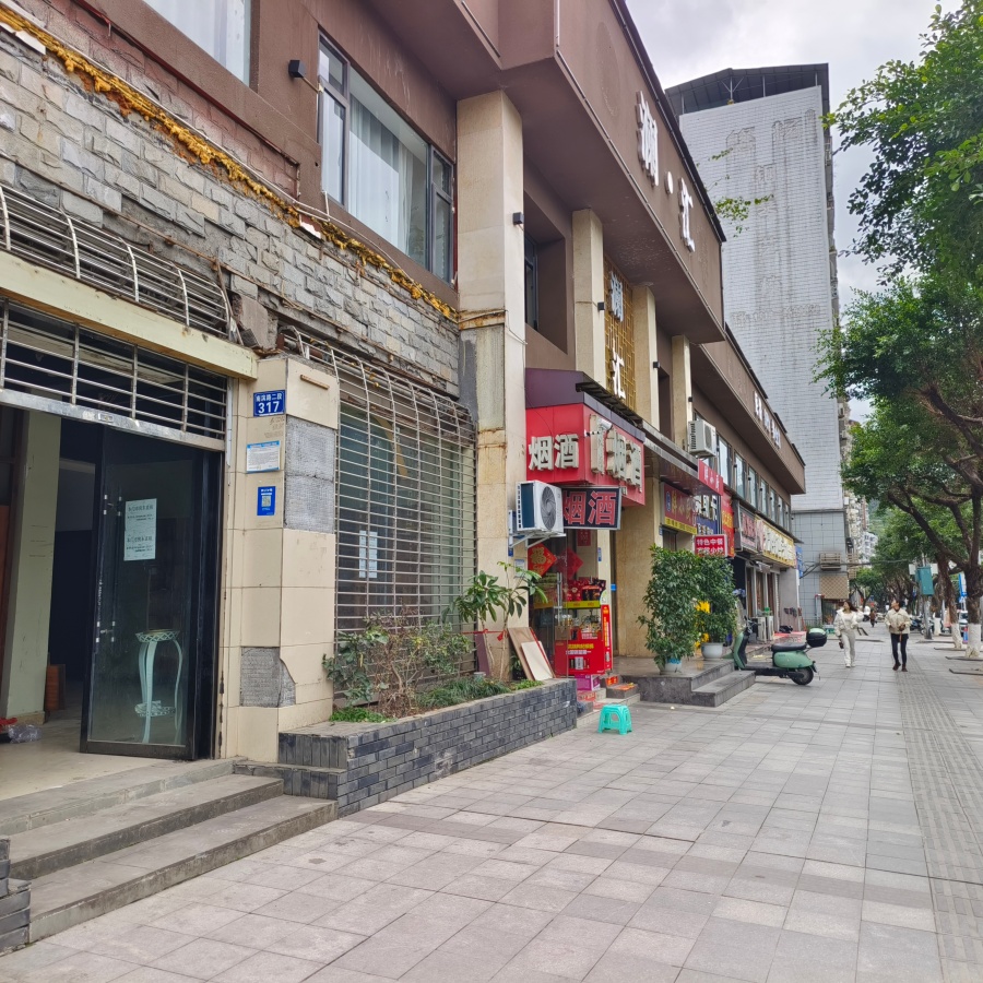 南外仙鹤路80㎡商铺出租(带200左右库房)