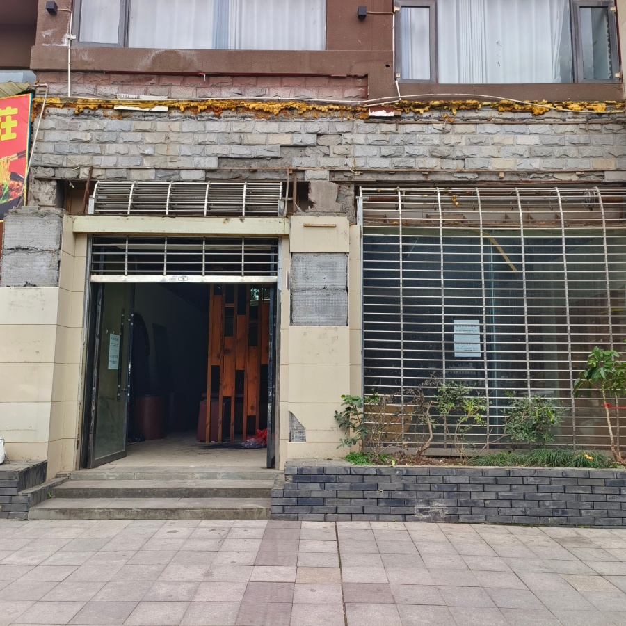 南外仙鹤路80㎡商铺出租(带200左右库房)