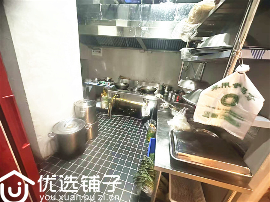 渠县地旺广场附近160平火锅店低价转让(外摆区大)