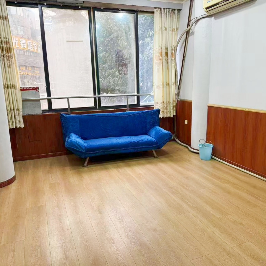 南外三叉路口160㎡商铺出租