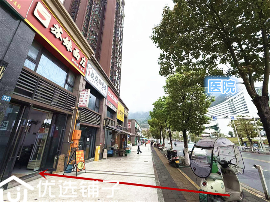 西外川东医院旁50平餐饮店转剩余房租(水电气三通)