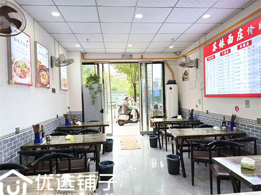 西外川东医院旁50平餐饮店转剩余房租(水电气三通)