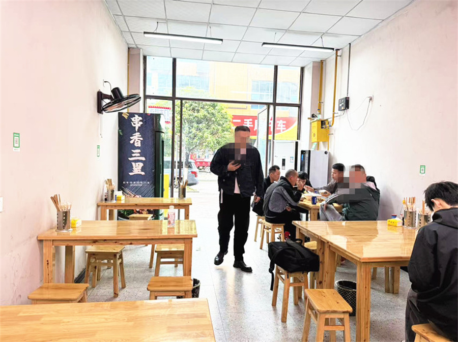 南外奥莱购物广场50平餐饮店转让(水电气三通)