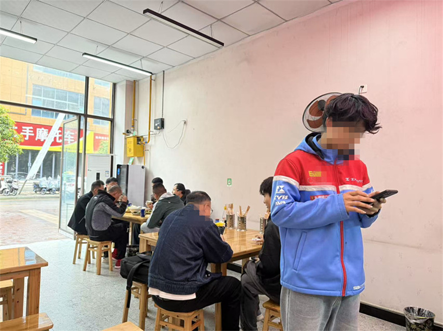 南外奥莱购物广场50平餐饮店转让(水电气三通)