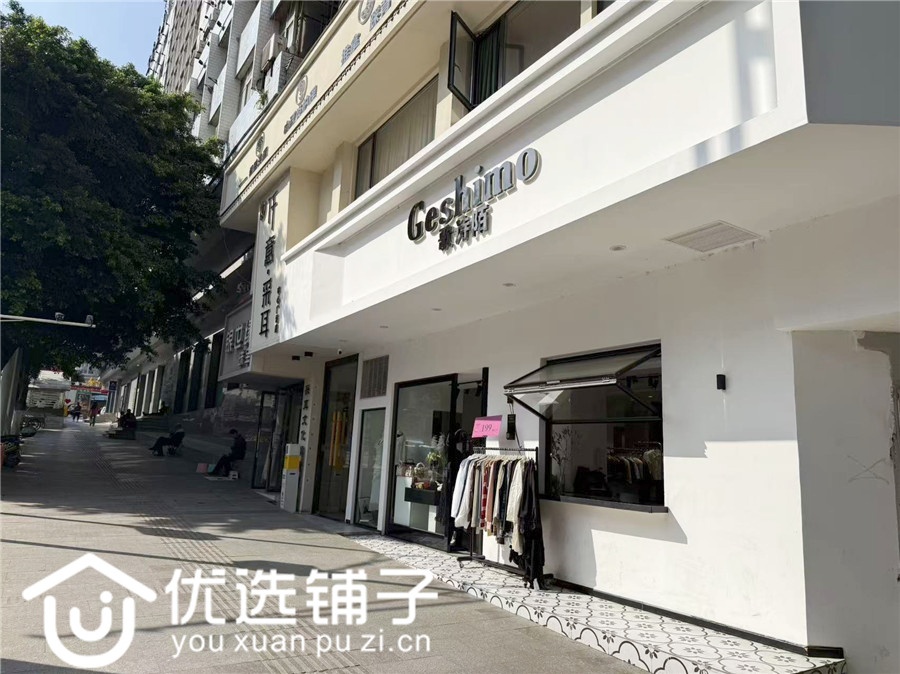 市内中心广场80㎡双开间服装店转让(可空转)