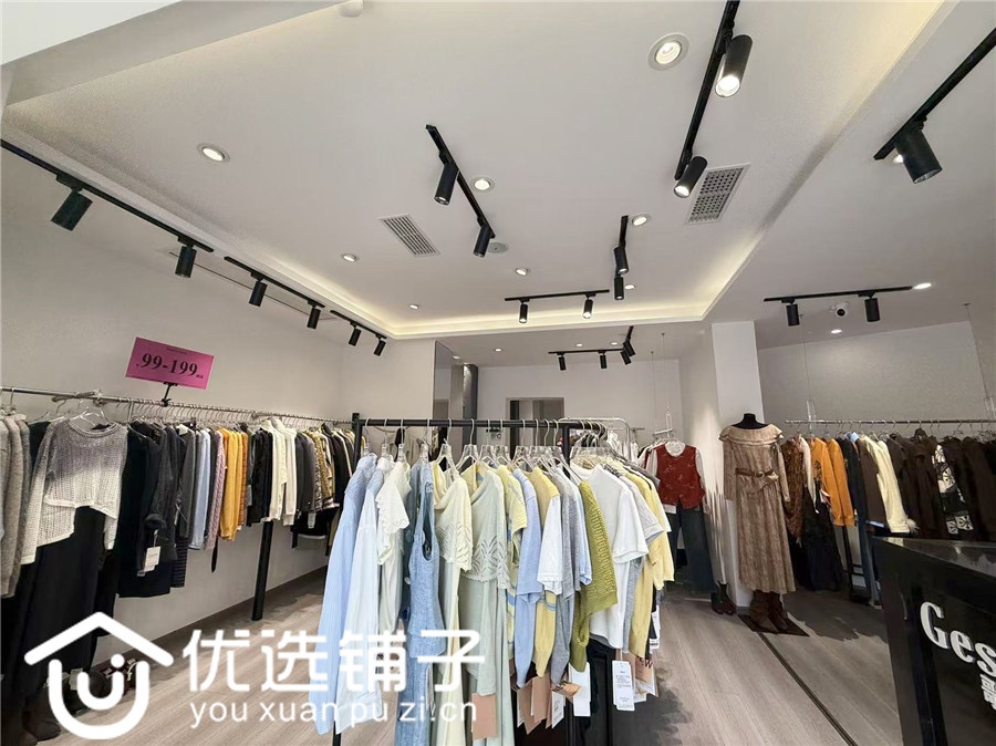 市内中心广场80㎡双开间服装店转让(可空转)