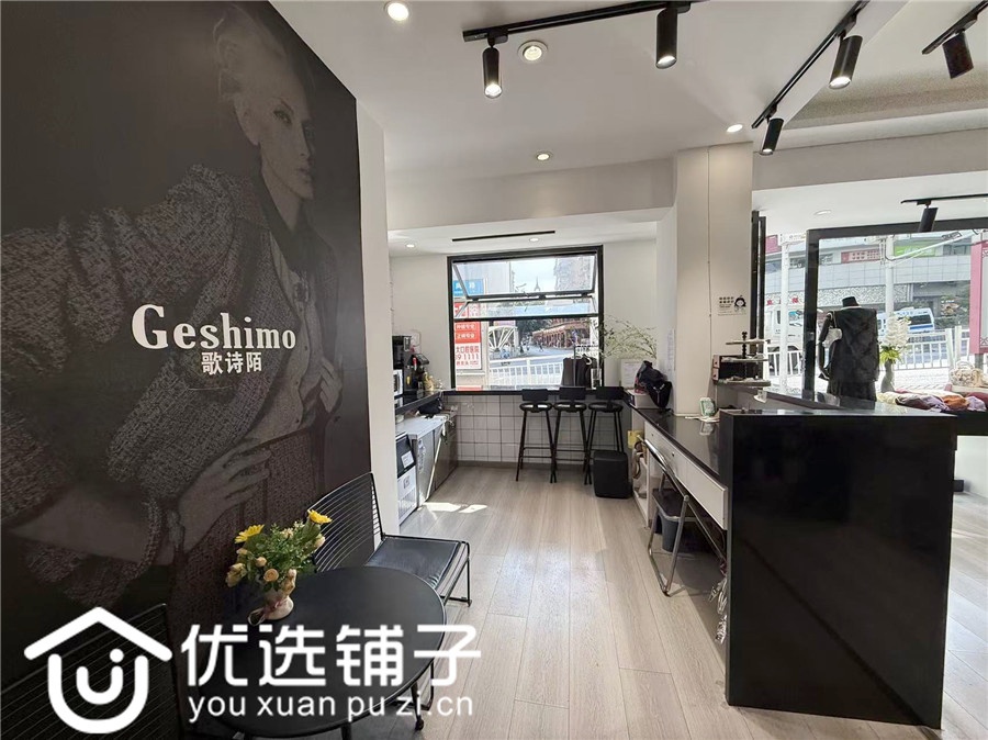 市内中心广场80㎡双开间服装店转让(可空转)