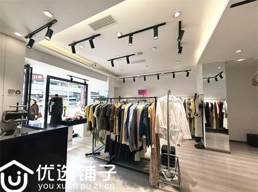 市内中心广场80㎡双开间服装店转让(可空转)
