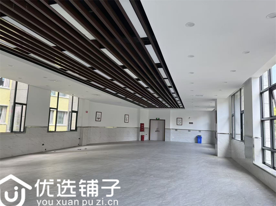 西外八小学校旁750平商铺出租(可分租)