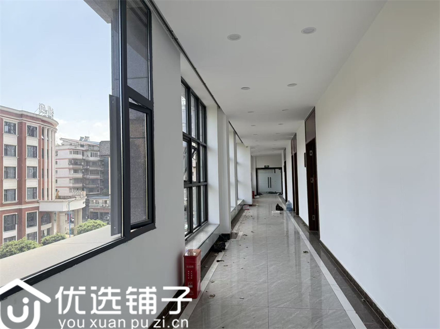 西外八小学校旁750平商铺出租(可分租)