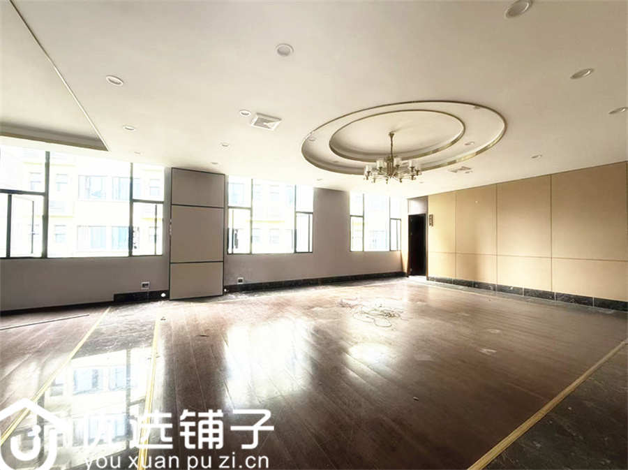 西外八小学校旁750平商铺出租(可分租)