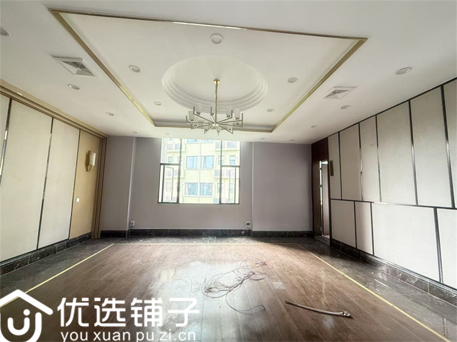 西外八小学校旁750平商铺出租(可分租)