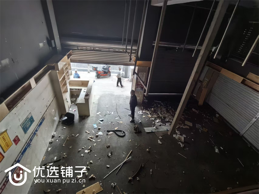 南外宏欣园酒楼旁138平5开间转角门市出租