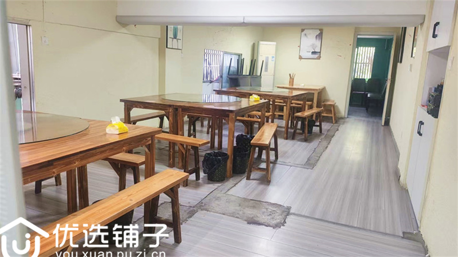 南外实验幼儿园旁50平四开间转角餐饮店转让(带2楼通气)