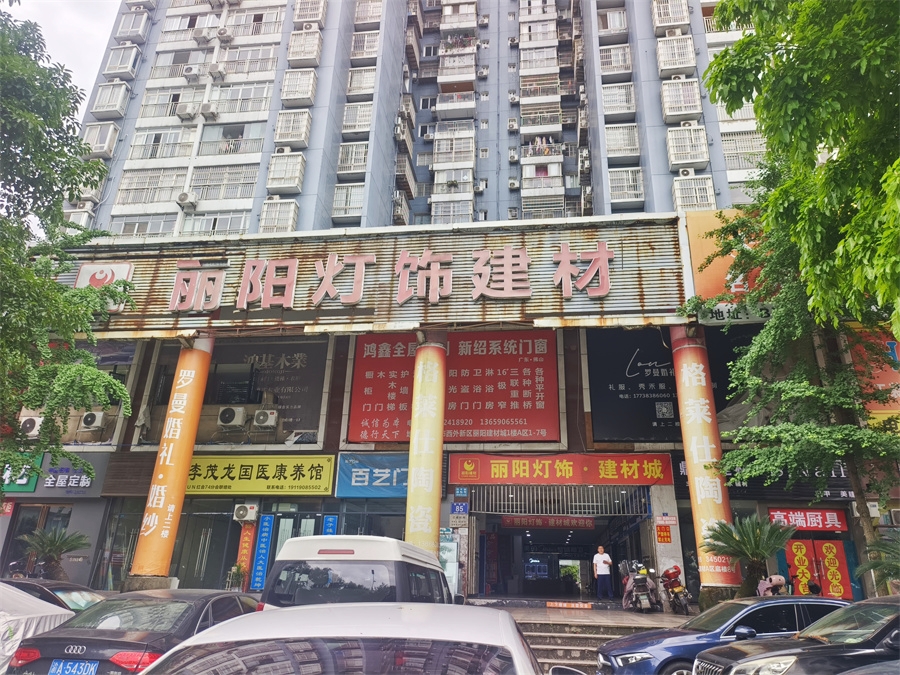 西外阳平路丽阳灯饰城90平商铺出租