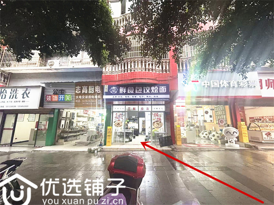 南外三里坪37平餐饮店低价转让(租金便宜)