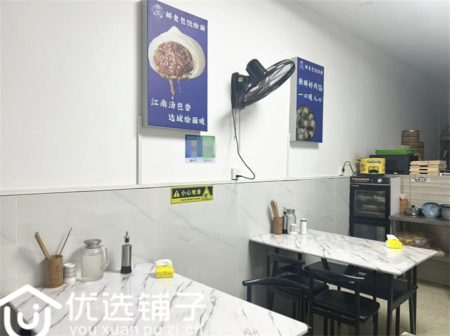 南外三里坪37平餐饮店低价转让(租金便宜)