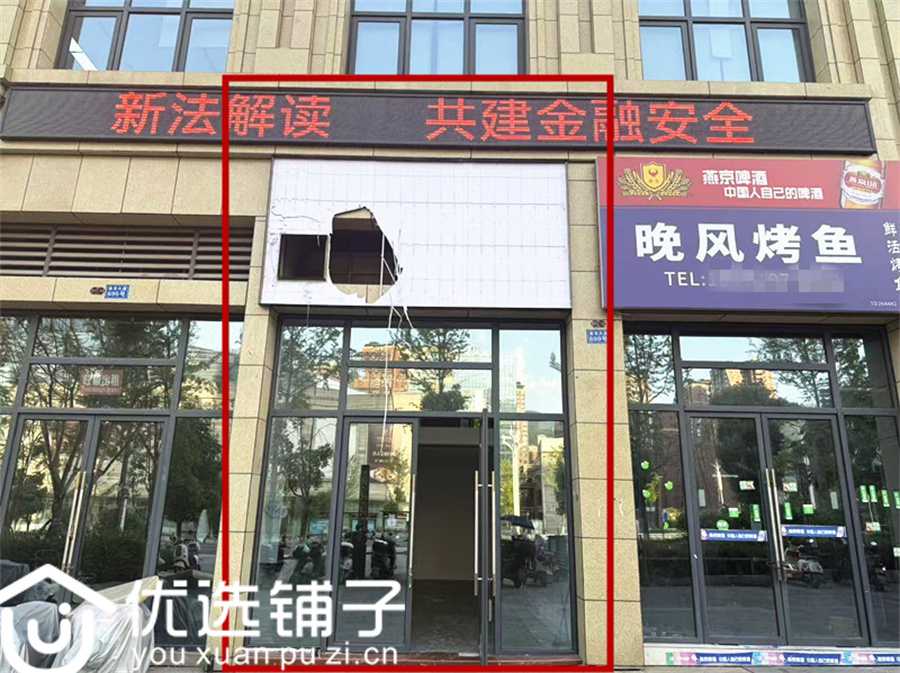 西外莲湖印象小区出入口旁56平旺铺出租(带2楼可外摆)