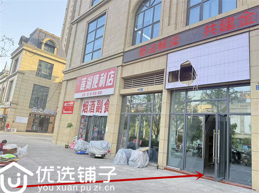 西外莲湖印象小区出入口旁56平旺铺出租(带2楼可外摆)