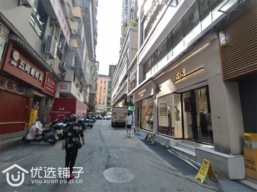 市内女人街40平精装修门市8千转租(二楼合计80)