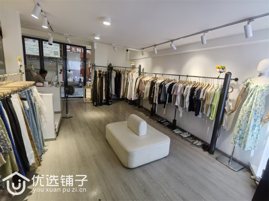 市内女人街40平精装修门市8千转租(二楼合计80)