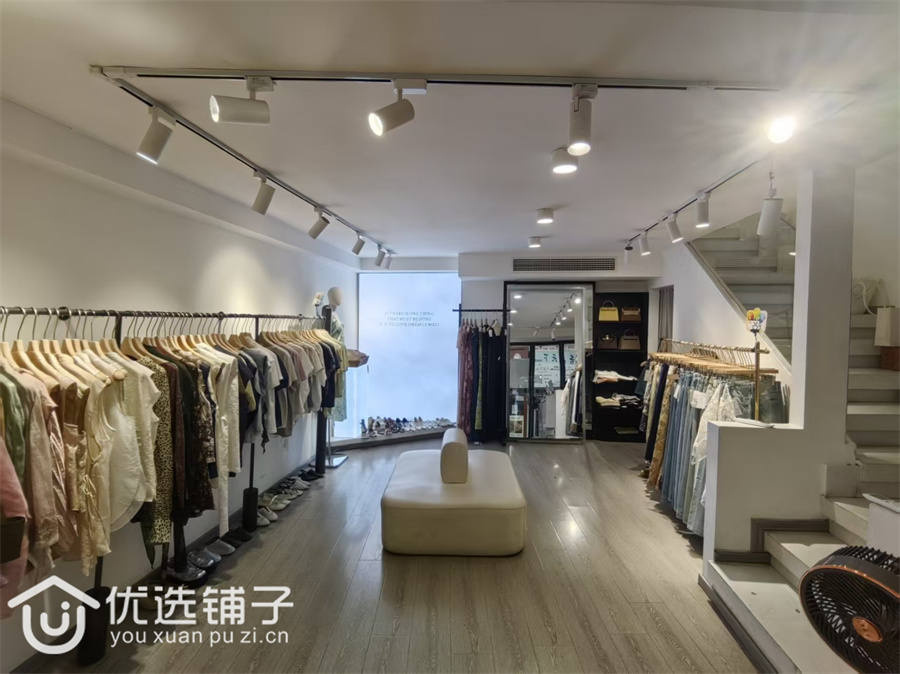 市内女人街40平精装修门市8千转租(二楼合计80)
