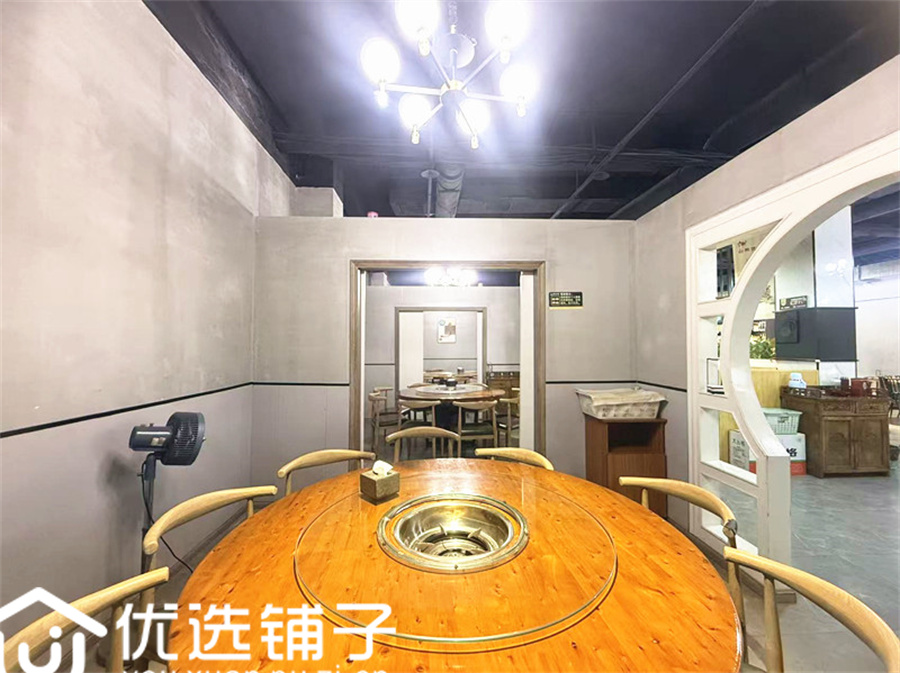 西外金龙大道480平餐饮店转让(水电气三通)