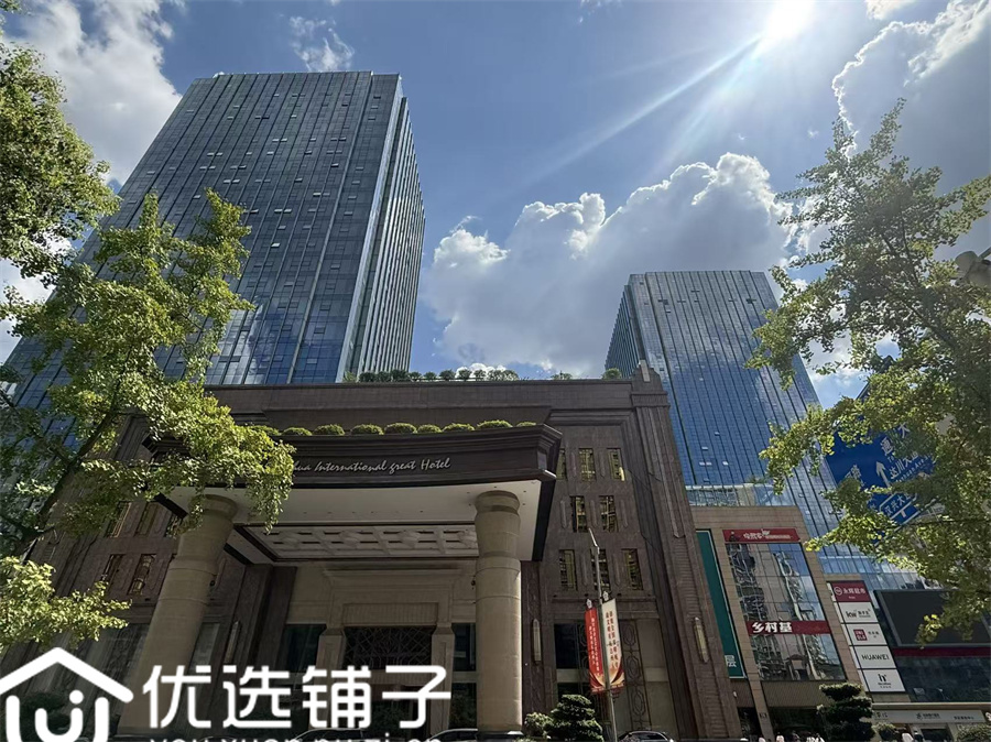 南外升华广场对面285平餐饮店转让(水电气三通)