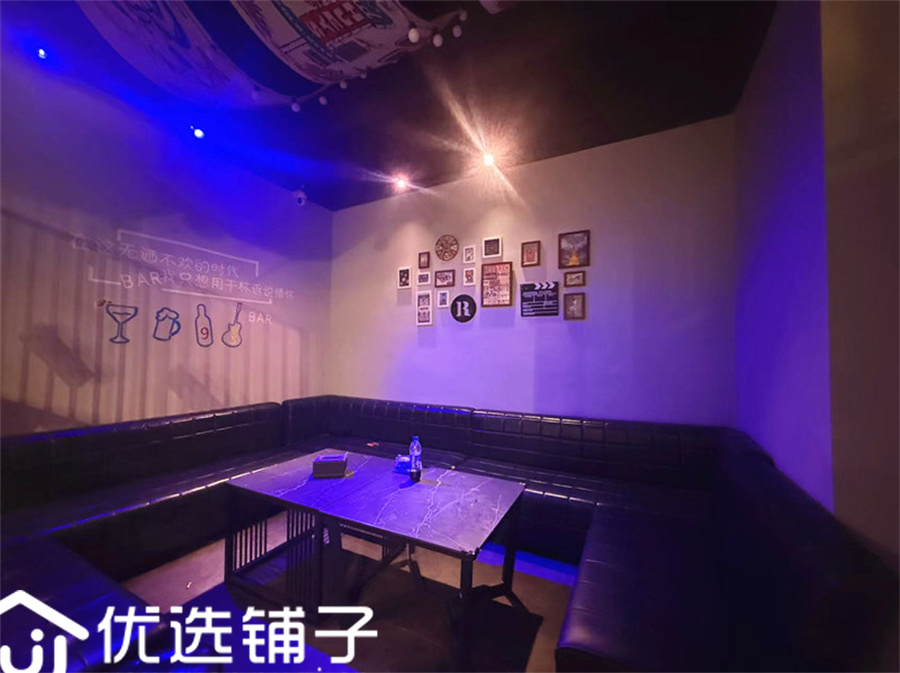 市内大西街120平双开间酒吧低价转让